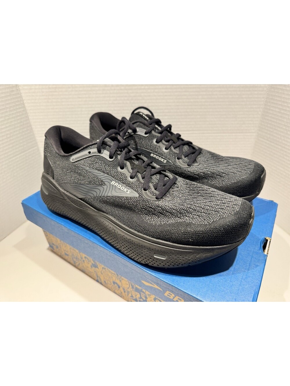 Brooks Ghost Max - Men’s Size 11 - Regular Width - Black - Excellent Condition!